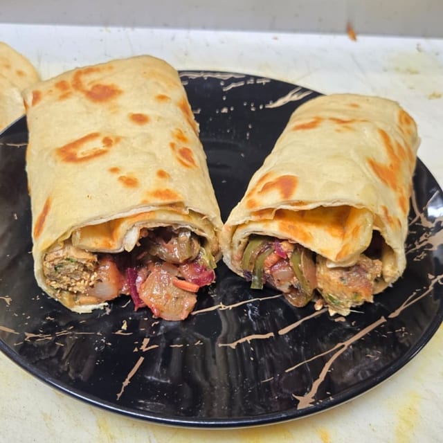 VeerGi Chicken Seekh Sizzle — Spiced Chicken Kabab Naan Pocket.