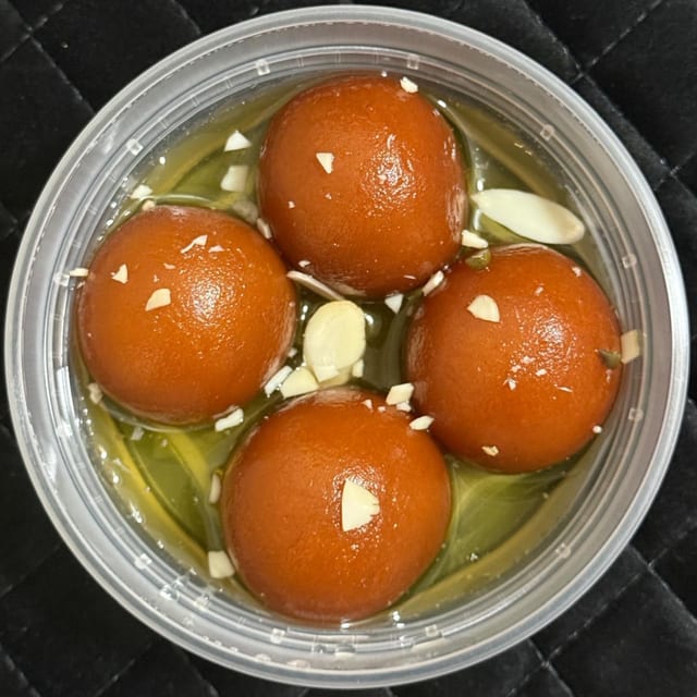 Gulab Jamun (4 Pcs).
