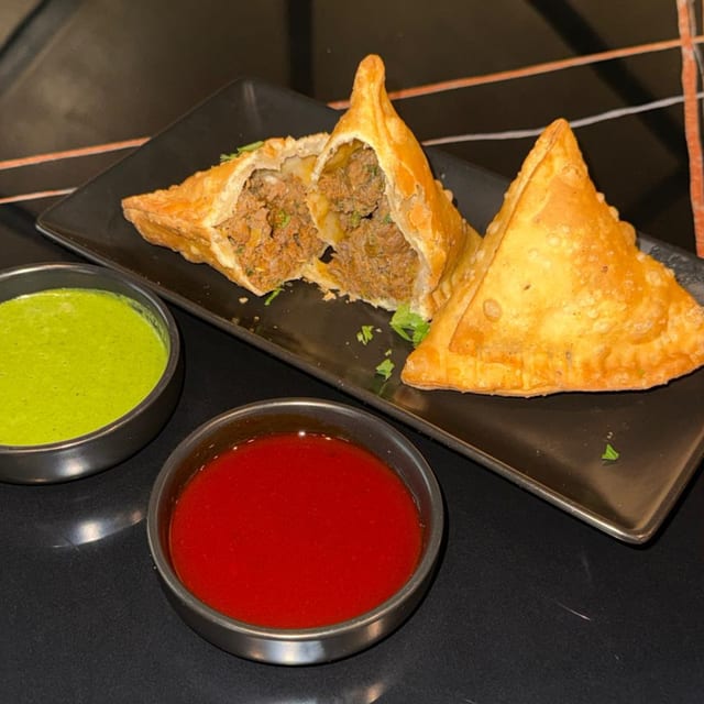 Lamb Keema Samosa (2pcs).