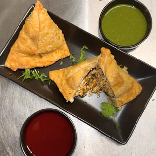 Paneer Samosa (2pcs)